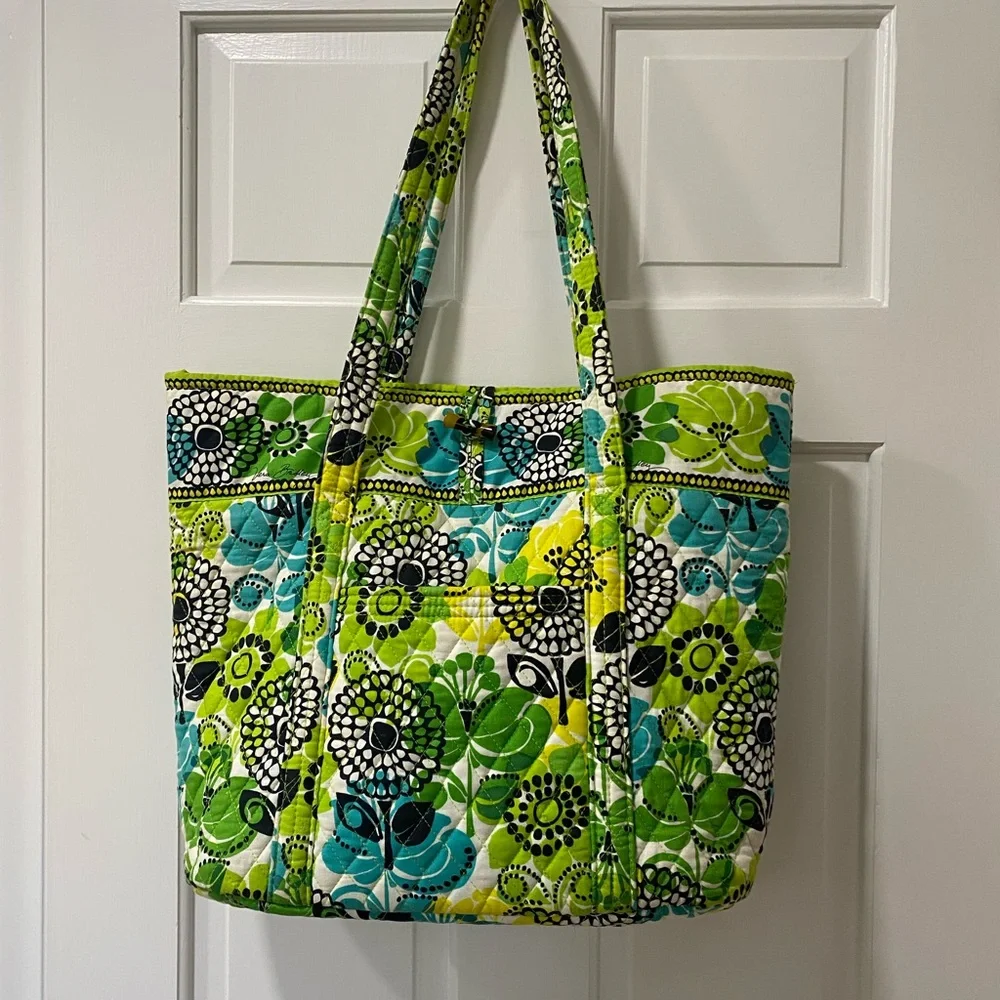 Vera Bradley Limes Up Large Tote Overnight Bag w 2 outside pockets and 6 inside